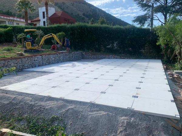 Pool Bodenplatte aus Beton Fertigelementen, rückbaubar